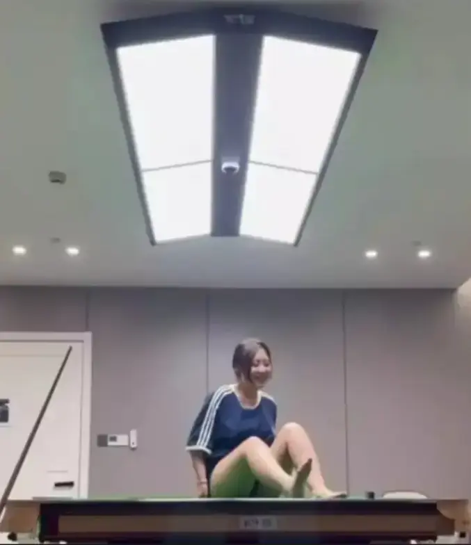 江苏东台名爵台球厅助教风波视频流出，《江苏东台名爵台球厅事件》完整呈现，免费在线观看，网盘资源速取