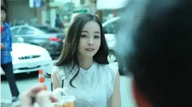 《继母》4K超清无删减完整版在线看 - 国语中字/无广告，厨艺+辅导双技能，这个继母把重组家庭过成甜宠剧！