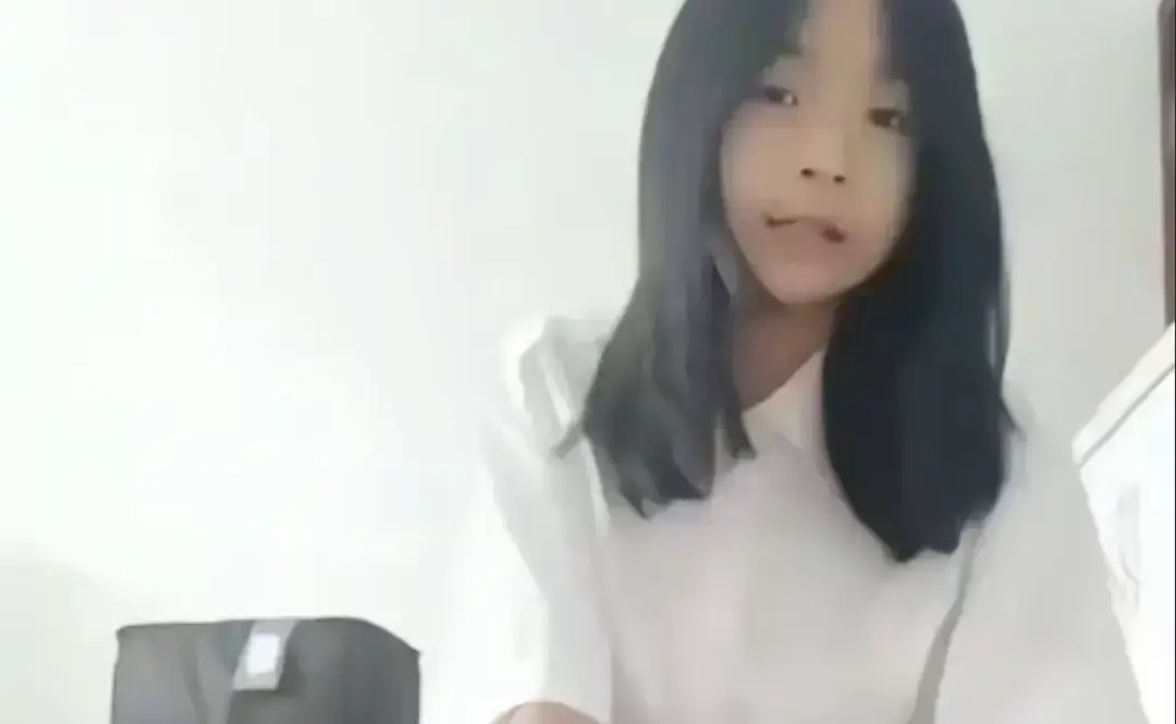 免费在线观看《张婉莹女孩写作业事件》1080P高清无删减版，资源火爆流出家长圈炸锅！张婉莹写作业事件超火，你需要