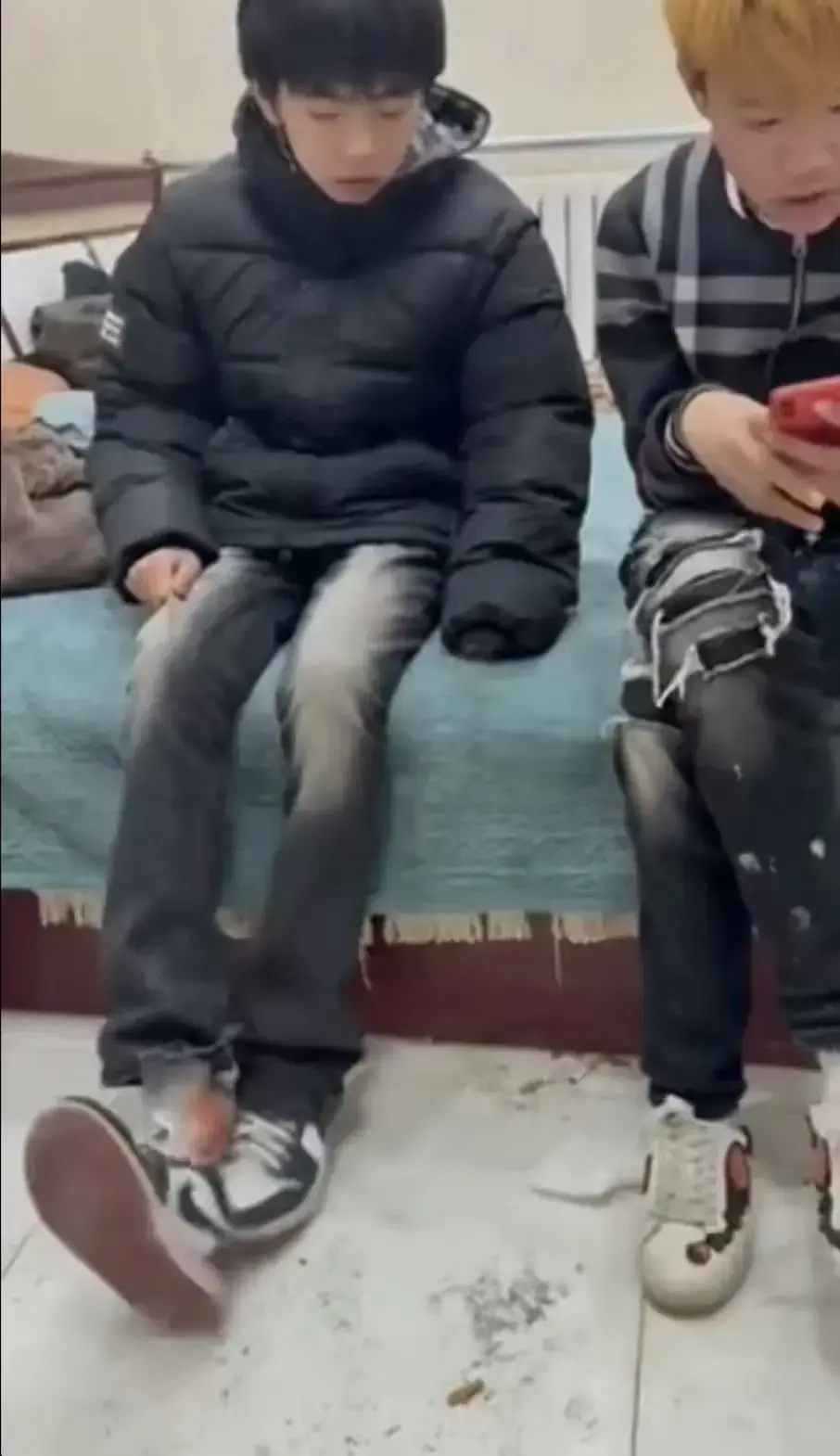 免费看《校园轻奢男孩》轻奢二人组热门事件 - 视频全过程无广告流畅播放 - 1080P高清画质体验 - 校园轻奢男孩精彩不容错过