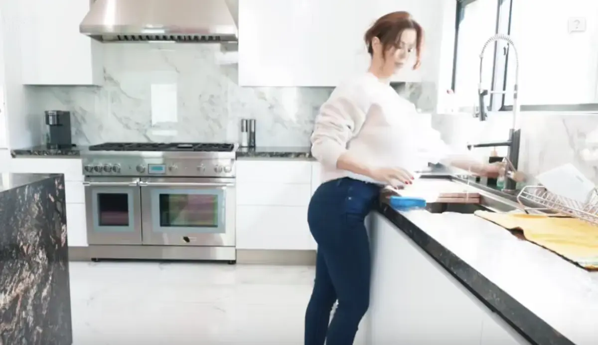 美国电影《Alexis Fawx》全系列-《Alexis Fawx》未删减高清-免费在线看无广告