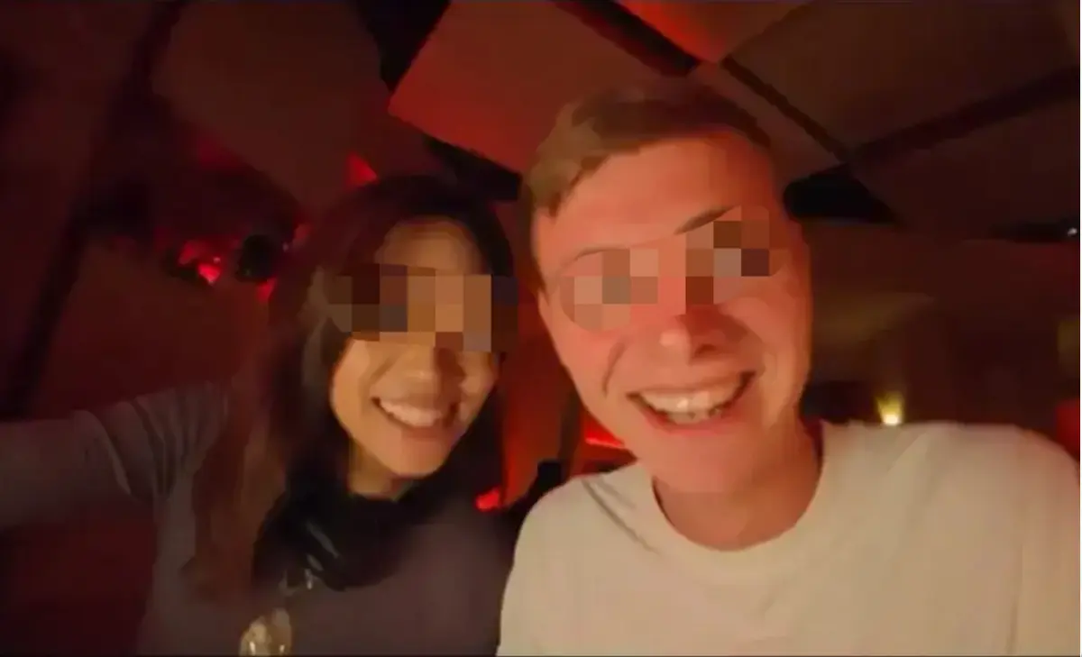 1080P高清播放《西安麻辣烫女孩》全片，海外UP主西安夜游意外捕捉，《西安麻辣烫女孩》展现古城烟火魅力！