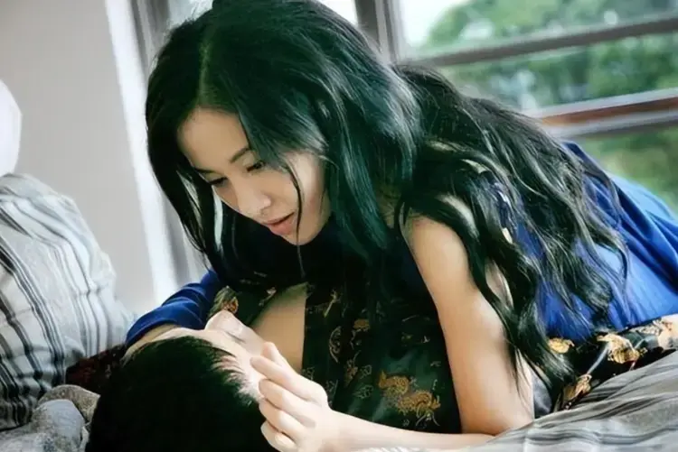 韩国电影《嫂嫂情事》完整版在线观看 - 《嫂嫂情事》震撼高清版免费畅看 - 2026影视优质资源