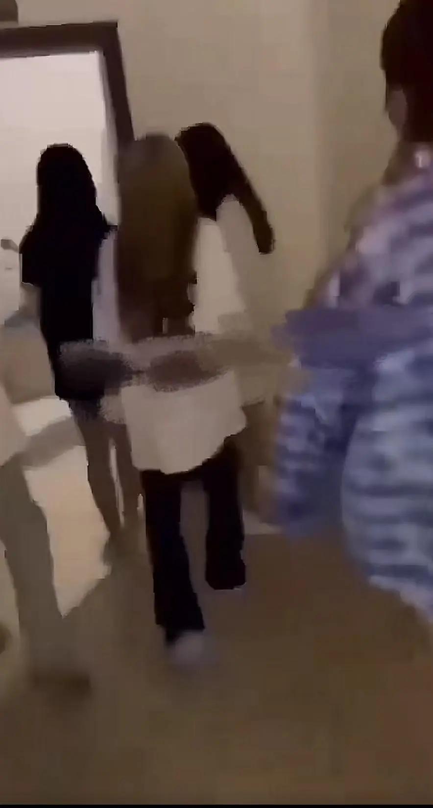 全网热搜《四川高中女厕所争夺战》，免费观看完整版原视频，体验四川高中女厕所的精彩争夺战，无广告流畅不卡顿！《四川高中女厕所争夺战》在线看